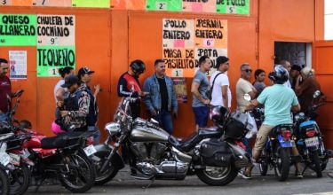 Kedutaan Besar Malaysia di Caracas kini memantau rapi situasi di lapangan/Foto AFP