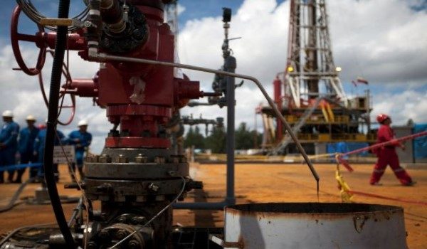 Venezuela memiliki 17 peratus daripada rizab minyak dunia.-Foto AFP