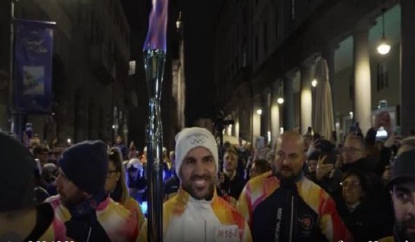 Fabregas diberi peluang bawa obor Sukan Olimpik musim sejuk./REUTERS