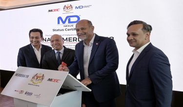 KUALA LUMPUR, 4 Feb -- Menteri Digital Gobind Singh Deo (dua, kanan) menyempurnakan gimik pelancaran Majlis Perasmian MD Nexus Pertama Malaysia di Menara Merdeka 118 hari ini.

Turut hadir, (dari kiri) Ketua Pegawai Eksekutif PNB Merdeka Ventures, Datuk Izwan Hasli Mohd Ibrahim; Ketua Eksekutif Kumpulan PNB Datuk Abdul Rahman Ahmad; dan Ketua Pegawai Eksekutif MDEC, Anuar Fariz Fadzil.

--fotoBERNAMA (2026) HAK CIPTA TERPELIHARA