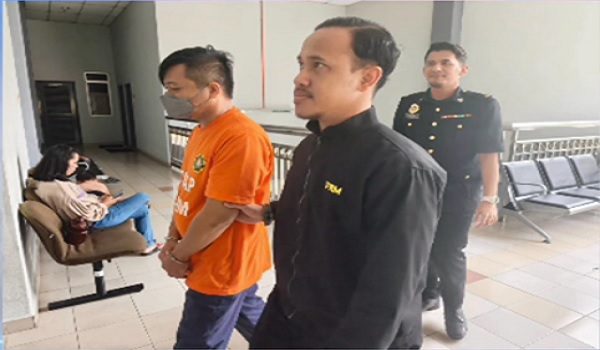 Suspek direman lima hari atas tuduhan minta, terima rasuah.