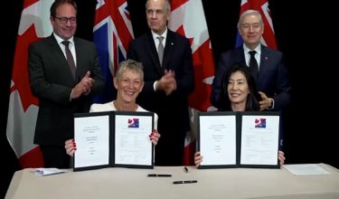 Dana pencen terbesar Australia dan Kanada menandatangani satu perjanjian bagi meningkatkan pelaburan di kedua-dua negara/ REUTERS