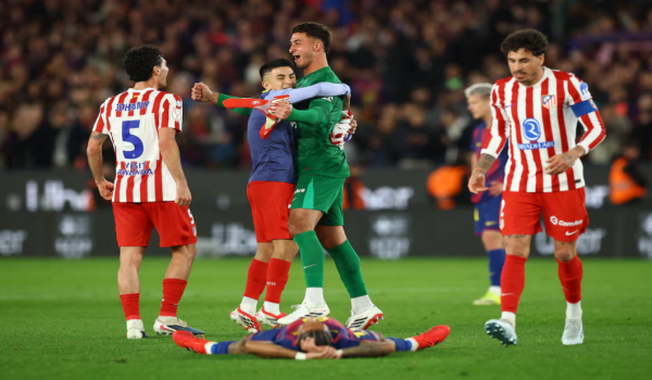 Para pemain Atletico Madrid meraikan kejayaan mara ke pentas akhir Copa del Rey/REUTERS