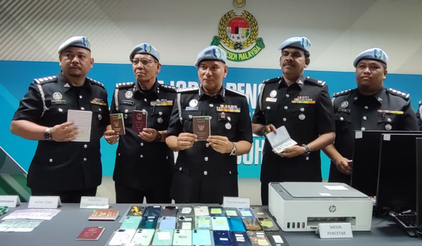 Lapan warga asing termasuk seorang kanak-kanak disyaki ahli sindiket judi dalam talian, dicekup