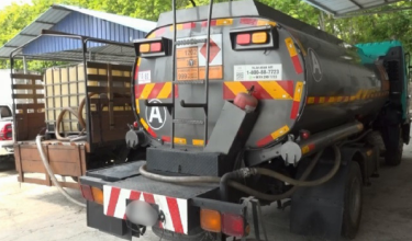 Operasi memindahkan minyak diesel secara haram berhampiran tanah perkuburan cina di Sungai Pasir, Sungai Petani