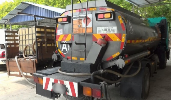 Operasi memindahkan minyak diesel secara haram berhampiran tanah perkuburan cina di Sungai Pasir, Sungai Petani