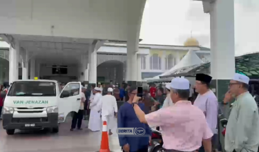 Allahyarham Jalil Hamid dikebumikan di Tanah Perkuburan Islam Shah Alam Seksyen 21