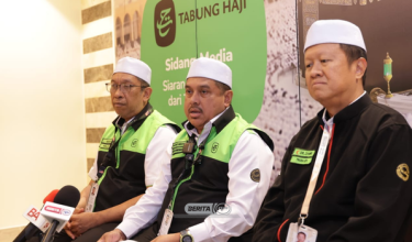 Mohd Hisham Harun (tengah)