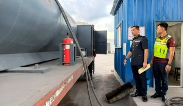 KPDN Pahang berjaya merampas 59,000 liter minyak diesel di sebuah premis di kawasan industri Malaysia-China Kuantan (MCKIP), Kuantan