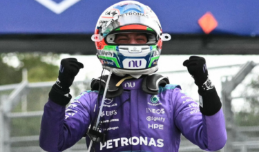 Pemandu Mercedes dari Itali, Kimi Antonelli, meraikan kemenangan selepas menjuarai Grand Prix F1 Miami 2026 di Litar Miami International Autodrome, Miami Gardens, Florida / Foto AFP