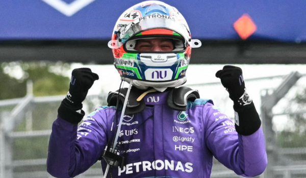 Pemandu Mercedes dari Itali, Kimi Antonelli, meraikan kemenangan selepas menjuarai Grand Prix F1 Miami 2026 di Litar Miami International Autodrome, Miami Gardens, Florida / Foto AFP