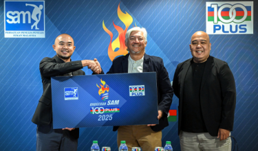 (Dari kiri) Pengarah Perhubungan Kerajaan dan Industri di Fraser & Neave Holdings Bhd (F&N), Norazrin Norsyam Yee; Presiden Persatuan Penulis-Penulis Sukan Malaysia (SAM), Norismadi Abd Manap dan Pengerusi Jawatankuasa Penganjur Anugerah SAM 2025, Hazreen Mubarak pada sidang media Anugerah SAM di Stadium Nasional Bukit Jalil / Foto BERNAMA