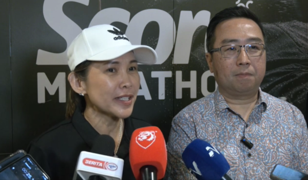Ketua Pegawai Eksekutif SCORE Sports Management, Patricia Tan dan Menteri Sains, Teknologi dan Inovasi Datuk Chang Lih Kang pada sidang media SCORE Marathon 2026 oleh AIA Vitality di Kuala Lumpur