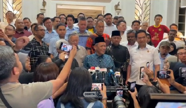 Sidang media khas Datuk Seri Aminuddin Harun di kediaman rasminya di Seremban