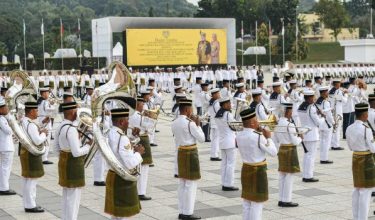 Raptai penuh Istiadat Perarakan Panji-Panji sempena sambutan Ulang Tahun Hari Keputeraan Yang di-Pertuan Agong Sultan Ibrahim di Dataran Pahlawan, Presint 1/Foto BERNAMA