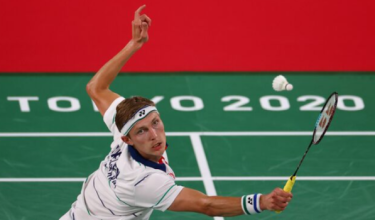 Pemain badminton nombor satu dunia, Viktor Axelsen sah menarik diri akibat kecederaan pergelangan kaki/Foto REUTERS