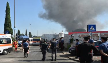 30 orang cedera akibat letupan kuat di sebuah stesen minyak di pinggir bandar Rom, Itali./AFP