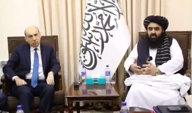 Menteri Luar Afghanistan, Amir Khan Muttaqi dan Duta Rusia ke Afghanistan, Dmitry Zhirnov./AFP