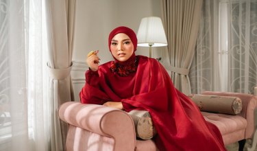 Shila menjelaskan lagu ini tercipta dalam tempoh hanya dua hari ketika beliau masih dalam tempoh berpantang.