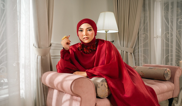 Shila menjelaskan lagu ini tercipta dalam tempoh hanya dua hari ketika beliau masih dalam tempoh berpantang.
