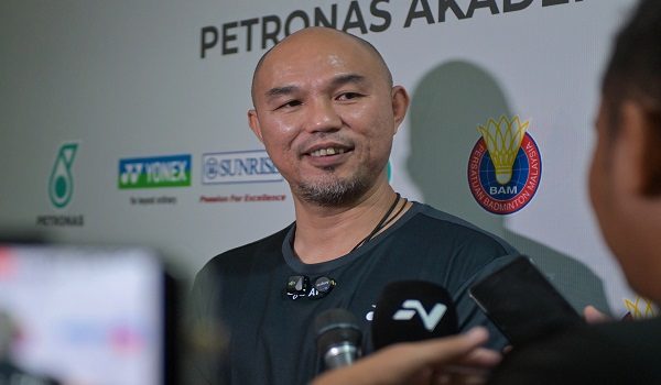 Penolong jurulatih beregu lelaki kebangsaan yang baharu dilantik, Chang Kim Wai bercakap pada sidang media di Akademi Badminton Malaysia (ABM), Bukit Kiara, hari ini/ BERNAMA