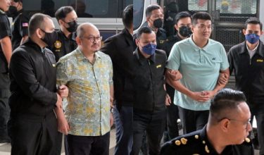 Datuk Seri Shamsul Iskandar Mohd Akin dan Albert Tei (kanan)/ BERNAMA