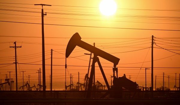 0501 LNR OIL PRICES FALL US MADURO