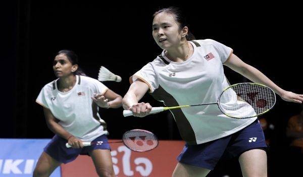 Pemain beregu wanita Malaysia, Pearly Tan (kanan) dan M. Thinaah (kiri). Foto fail RTM.