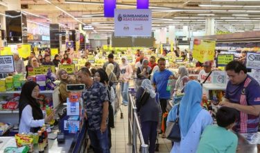 Sumbangan Asas Rahmah RM100 antara yang diumum Perdana Menteri.-Foto Bernama