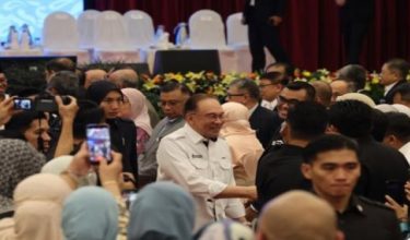 Perdana Menteri, Datuk Seri Anwar Ibrahim ketika hadir menyampaikan amanat tahun baharu 2026 di Putrajaya.-Foto Bernama