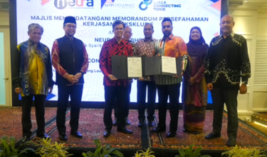 Menteri Pendidikan Tinggi, Datuk Seri Dr. Zambry Abd Kadir (tengah) hadir menyaksikan pemeteraian Memorandum Persefahaman kerjasama eksklusif antara Neura Sdn Bhd dan Colla Connecting Edge Sdn Bhd/ RTM