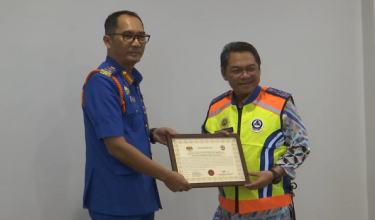 Menteri di Jabatan Perdana Menteri (Sabah dan Sarawak) Datuk Mustapha Sakmud dilantik sebagai Pesuruhjaya Kehormat Angkatan Pertahanan Awam (APM)/ RTM