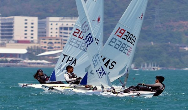 LANGKAWI, 14 Feb -- Sebahagian pelayar mengharungi cabaran dalam kategori Laser Radial pada KFC Regata Perdana Antarabangsa Langkawi (LIRP) 2015 di sini hari ini.
Seramai 300 pelayar dari dalam dan luar negara termasuk Singapura, Thailand, Filipina, Indonesia, Hong Kong, India, Bahrin, Kuwait, New Zealand menyertai LIRP 2015 dengan sembilan kategori dipertandingkan.
--fotoBERNAMA (2015) HAKCIPTA TERPELIHARA.

LANGKAWI, Feb 14 - Some of the sailors in action in the Laser Radial category of the 2015 KFC Langkawi International Premier Regata here today.
A total of 300 sailors from Singapore, Thailand, Philipones, Indonesia, Hong Kong, India, Bahrain, Kuwait and New Zealand participated in the nine categories.
-- fotoBERNAMA (2015) Copyright Reserved
