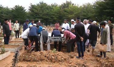 0502_PENGEBUMIAN_LAGENDA_DATUN_PADUKA_JULIE