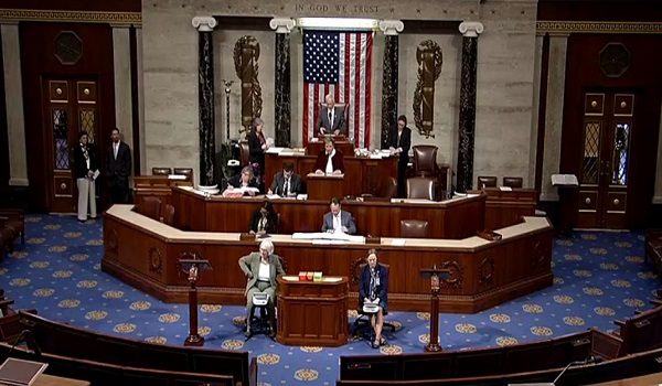 Trump diberi 'lampu hijau' untuk teruskan serangan ke atas iran / REUTERS