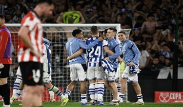 Pasukan Real Sociedad meraikan kemenangan selepas tewaskan Athletic 1-0. /Foto AFP
