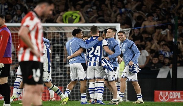 Pasukan Real Sociedad meraikan kemenangan selepas tewaskan Athletic 1-0. /Foto AFP