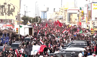 Rakyat Iraq membanjiri Dataran Pembebasan di Baghdad bagi membantah serangan berterusan Amerika Syarikat dan Israel terhadap Iran./REUTERS