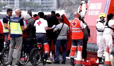 Perkhidmatan penyelamat maritim Sepanyol berjaya menyelamatkan 47 migran di luar pesisir Gran Canaria/ REUTERS