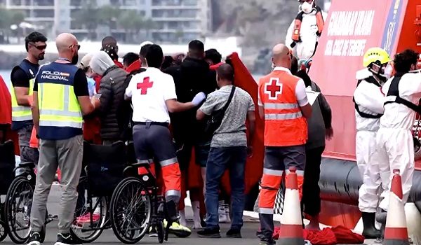 Perkhidmatan penyelamat maritim Sepanyol berjaya menyelamatkan 47 migran di luar pesisir Gran Canaria/ REUTERS