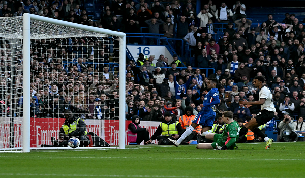 Pemain Chelsea, Estevao menjaringkan gol keenam untuk pasukannya dalam aksi suku akhir Piala FA menentang Port Vale di Stamford Bridge./foto AFP