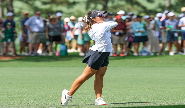 Pemain golf Colombia, Maria Jose Marin melakukan pukulan di lubang 17 pada aksi kejuaraan Augusta National Women’s Amateur./foto AFP