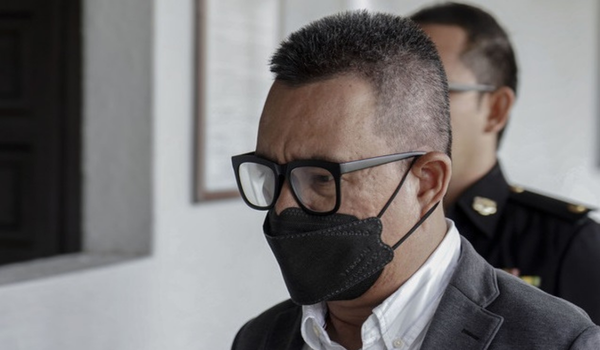 Ketua Penolong Pengarah di Jabatan Pertanian Putrajaya mengaku tidak bersalah di Mahkamah Sesyen di sini hari ini atas 11 pertuduhan menerima RM56,200 daripada dua pengarah syarikat/ BERNAMA