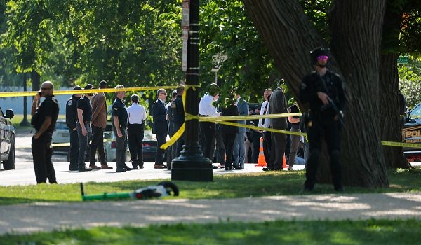 U.S. Secret Service personnel and police officers gather at the scene of an officer-involved shooting in Washington, D.C., U.S., May 4, 2026. REUTERS/Jonathan Ernst