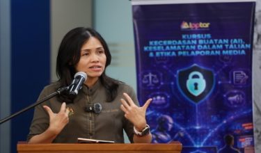Timbalan Menteri Komunikasi Teo Nie Ching menyampaikan ucapan pada Majlis Penutupan Kursus Kecerdasan Buatan (AI), Keselamatan Dalam Talian dan Etika Pelaporan Media di Institut Penyiaran dan Penerangan Tun Abdul Razak (IPPTAR) hari ini / Foto BERNAMA