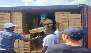 Sebanyak 19 buah lori kontena yang disyaki membawa barangan lari cukai pelbagai jenis yang diseludup keluar tanpa melalui pemeriksaan telah ditahan.