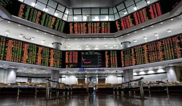 Pada 9.10 pagi ini, indeks petunjuk utama FTSE Bursa Malaysia KLCI (FBM KLCI) naik 5.32 mata atau 0.35 peratus kepada 1,532.30 daaripada paras penutup 1,526.98 semalam/Foto fail