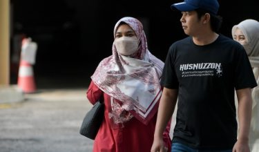 Ibu Zayn Rayyan Abdul Matin, Ismanira Abdul Mana dan suaminya Zaim Ikhwan Zahari/Foto BERNAMA