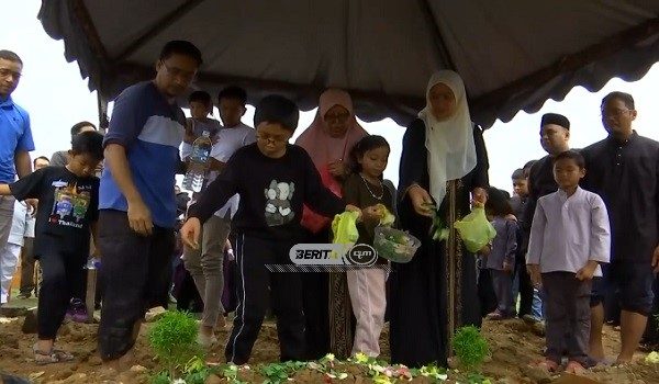 Jenazah dikembumikan di Tanah Perkuburan Raudathul Sakinah Taman Selasih, Jalan KL-Karak