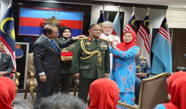 Pelantikan Jeneral Datuk Azhan Md Othman secara rasmi sebagai Panglima Tentera Darat ke-31/Foto RTM